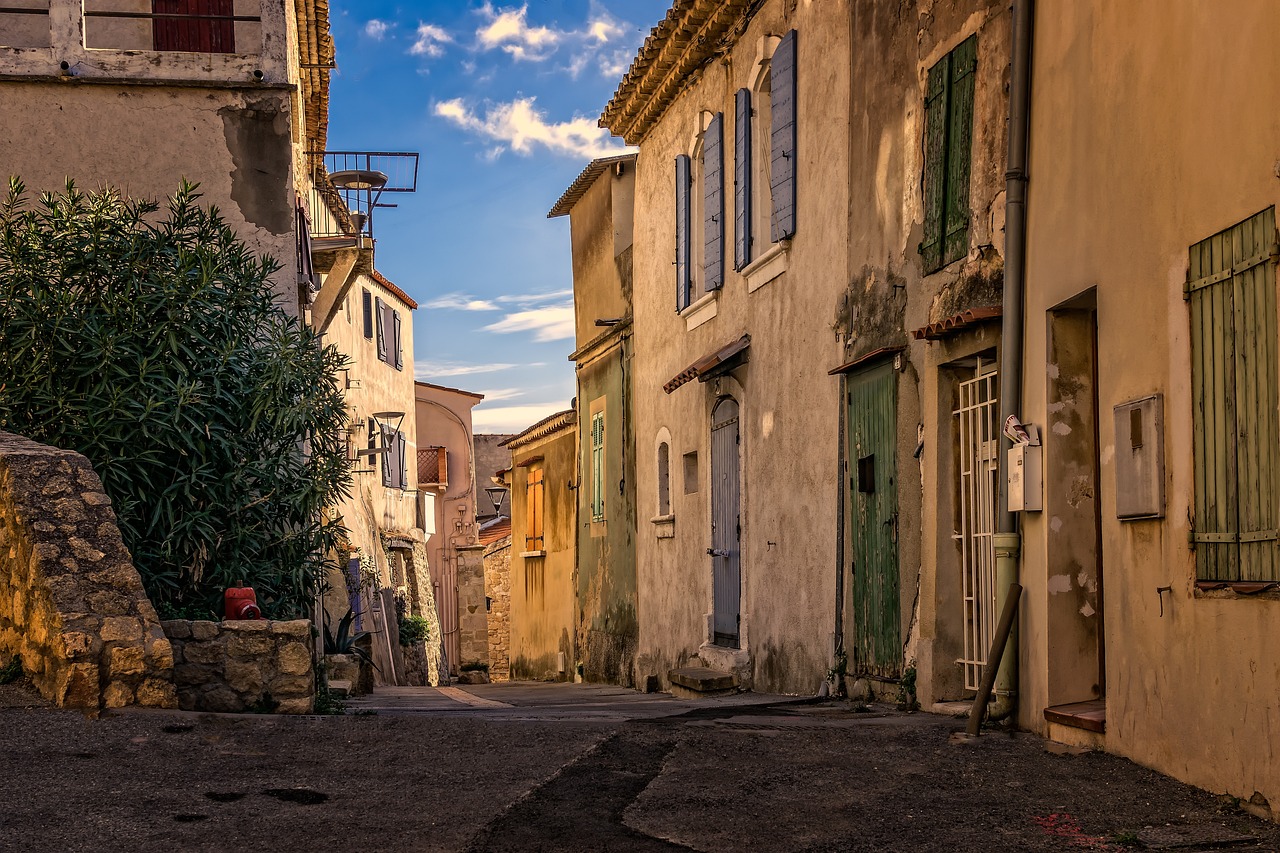 ruelle village